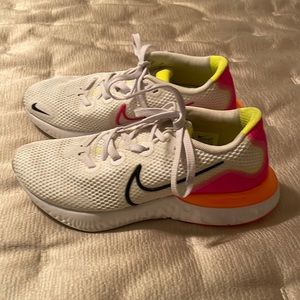 Nike renew running shoe
